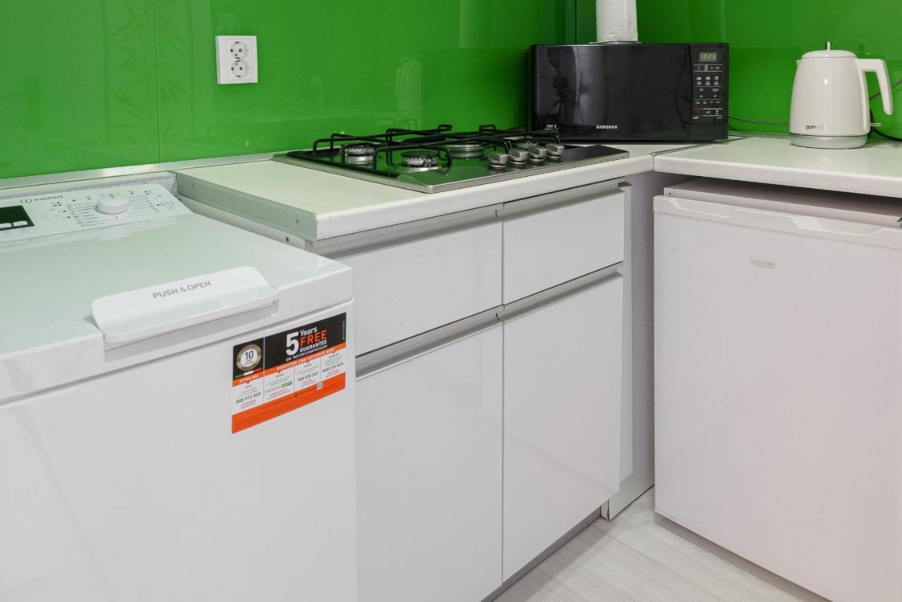 Stone Gate Apartment #1 Bukares Bagian luar foto